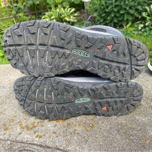 Women’s Keen Waterproof Terradora II hiking boots. Size 8. EUC - Picture 8 of 11